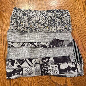 Cool miniskirt with newspaper print
